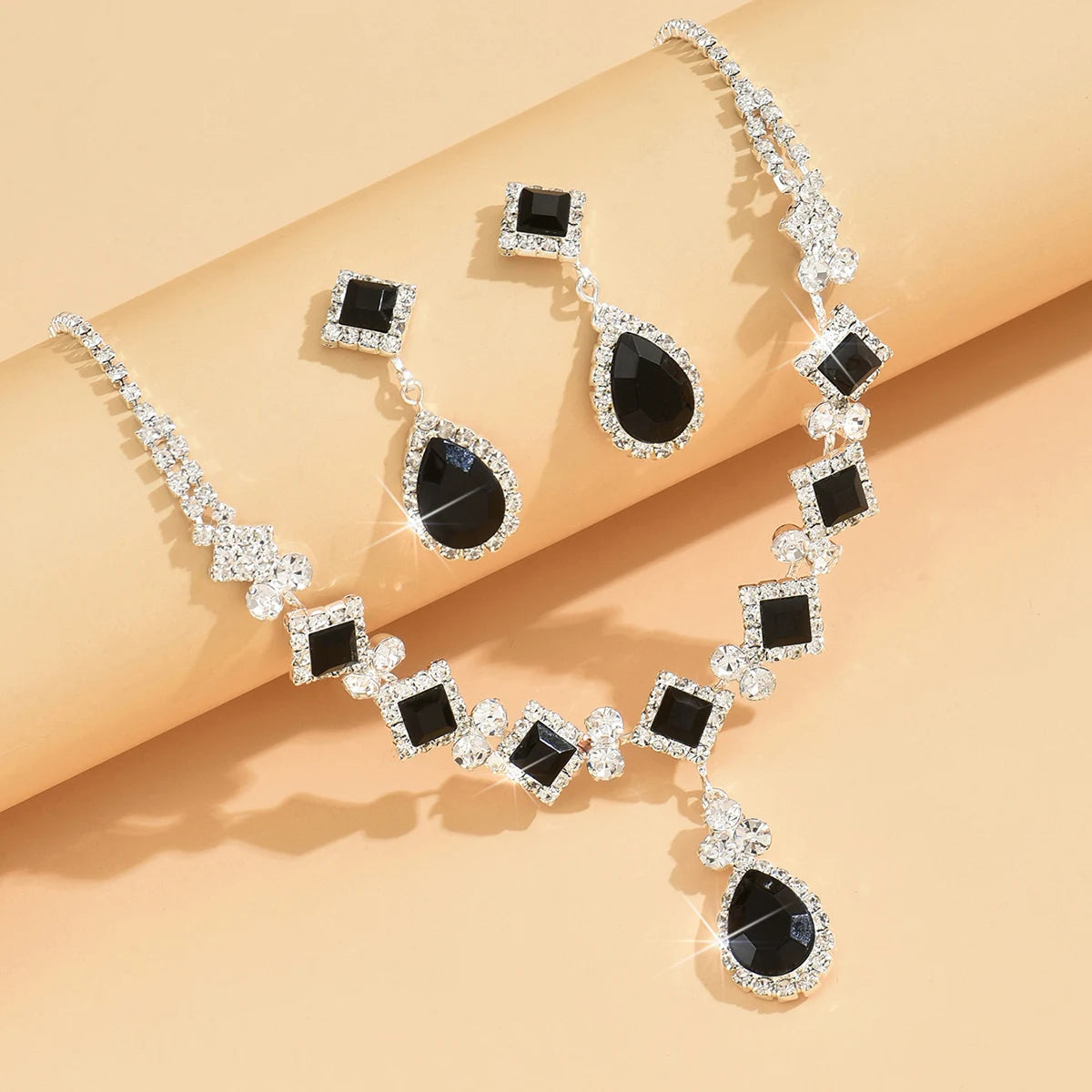 Rubyelle™ | Ketting- & Oorbellenset met Druppelkristal
