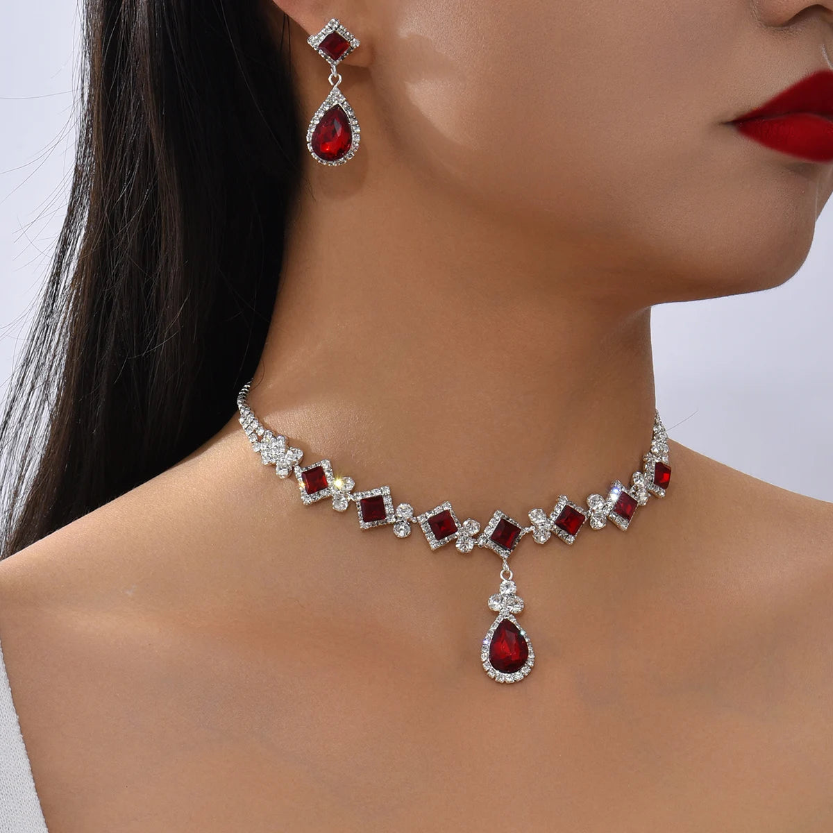 Rubyelle™ | Ketting- & Oorbellenset met Druppelkristal